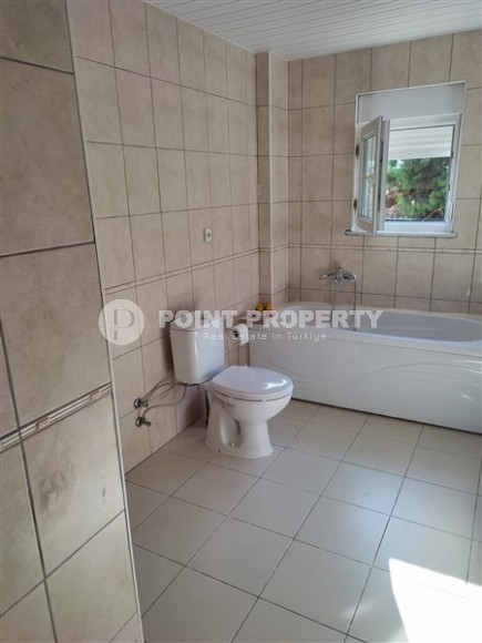 Two-storey villa with a swimming pool and a garden, in the popular resort area of Alanya - Incekum-id-6520-photo-15