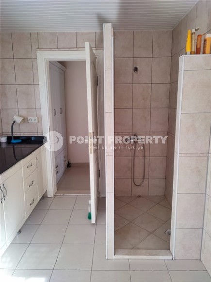 Two-storey villa with a swimming pool and a garden, in the popular resort area of Alanya - Incekum-id-6520-photo-20