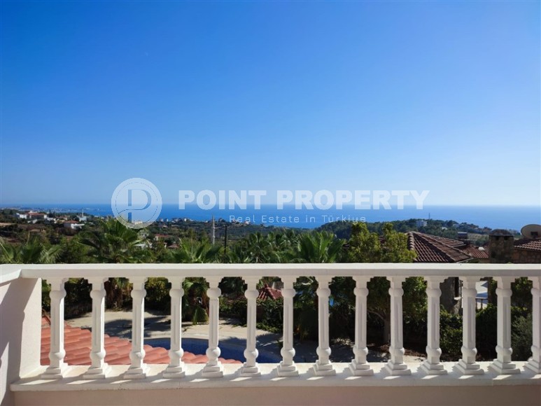 Two-storey villa with a swimming pool and a garden, in the popular resort area of Alanya - Incekum-id-6520-photo-22