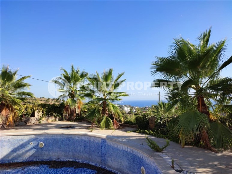 Two-storey villa with a swimming pool and a garden, in the popular resort area of Alanya - Incekum-id-6520-photo-24