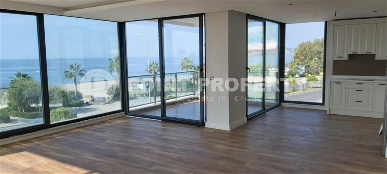 Просторная квартира на первой линии от моря, в комфортабельном жилом комплексе, с богатой внутренней инфраструктурой-id-6526-фото-2