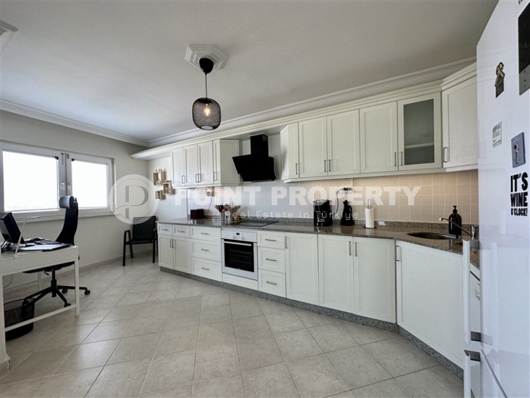 Panoramic apartment with views of the Taurus Mountains, on the 8th floor, in the center of the picturesque area of Alanya - Cikcilli-id-6527-photo-6