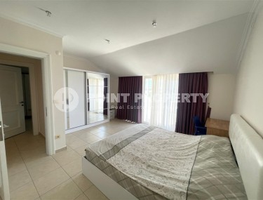 Duplex apartment on the 3rd floor with an attic, 900 meters from the sea, in a cozy, picturesque area of Alanya - Lower Oba-id-6531-photo-4