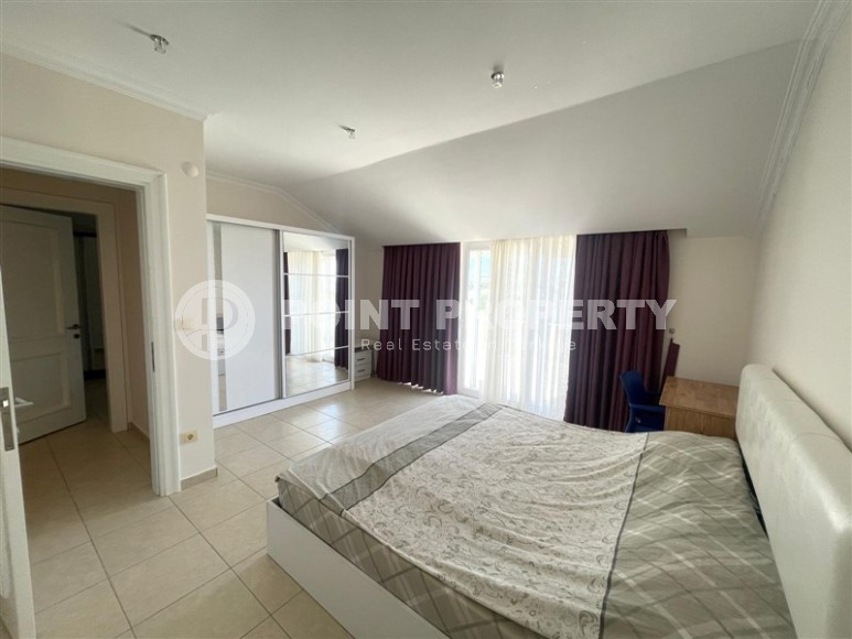 Двухуровневая квартира на 3-м этаже с мансардой, в 900 метрах от моря, в уютном, живописном районе Аланьи - Нижняя Оба-id-6531-фото-4