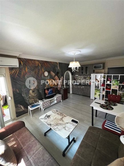 Small, ready-to-move-in 1+1 apartment 250 meters from the sea, in the center of Mahmutlar-id-6535-photo-2