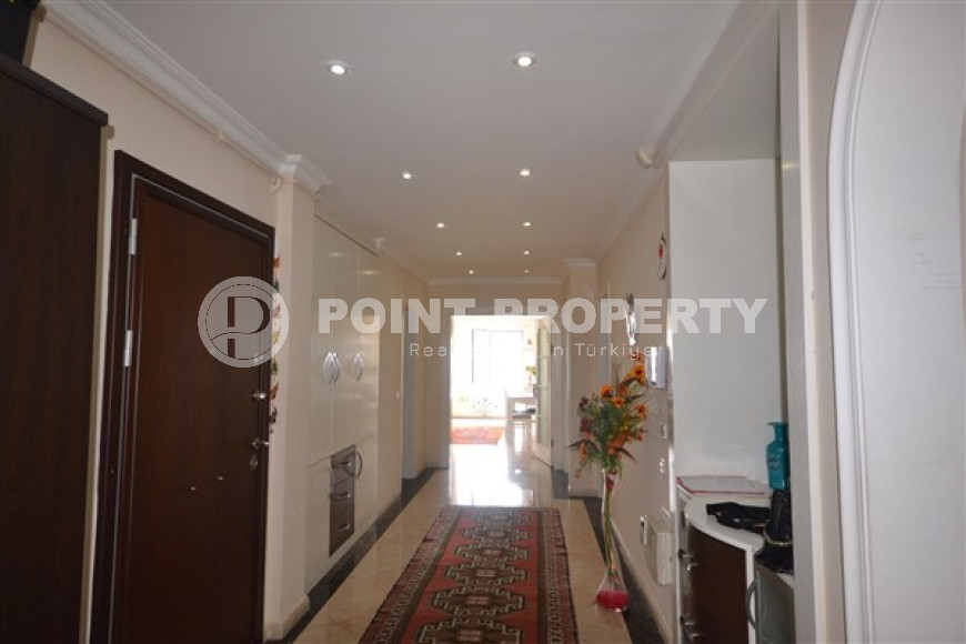 Four-room apartment, 125 m², with a separate kitchen in the center of Alanya, 50 meters from Cleopatra Beach-id-1515-photo-3