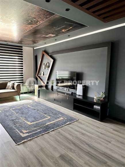Stylish apartment with designer renovation 1200 meters from the sea, in a prestigious, quiet area of Alanya - Upper Oba-id-6540-photo-2
