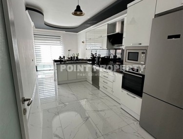 Stylish apartment with designer renovation 1200 meters from the sea, in a prestigious, quiet area of Alanya - Upper Oba-id-6540-photo-4