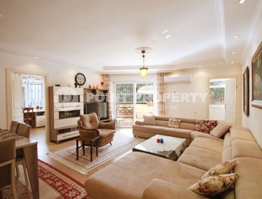 Благоустроенная квартира на 1-м этаже в жилом комплексе 2005 года постройки, с бассейном и садом-id-6549-фото-2