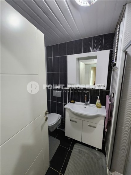 Благоустроенная квартира с мебелью и бытовой техникой, в 350 метрах от моря, в центре курортного района Мерсина - Арпачбахшиш-id-6552-фото-9