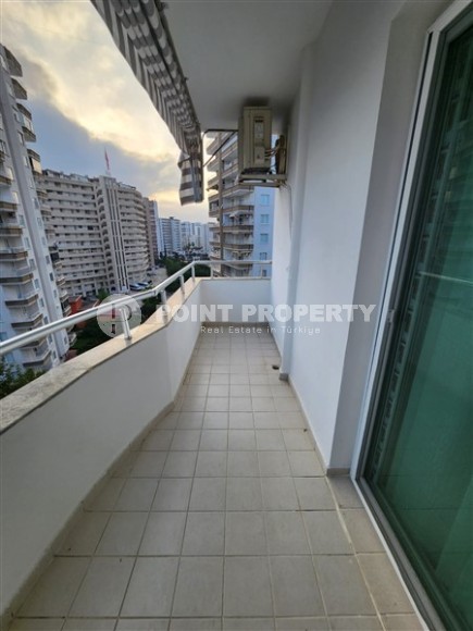 Благоустроенная квартира с мебелью и бытовой техникой, в 350 метрах от моря, в центре курортного района Мерсина - Арпачбахшиш-id-6552-фото-10