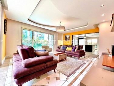Bright, spacious 4+1 apartment, on an area of 240 m2, in the center of the popular Mediterranean resort - Alanya-id-6556-photo-1