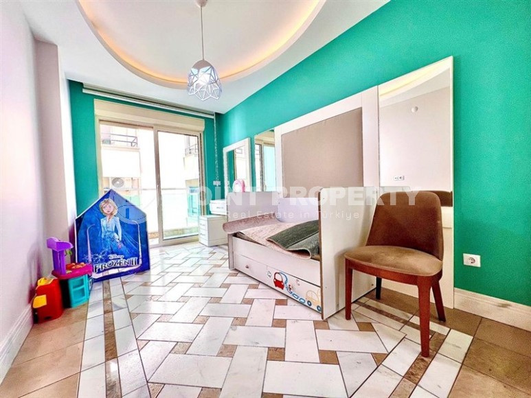 Светлая, просторная квартира 4+1, на площади 240 м2, в центре популярного Средиземноморского курорта - Аланья-id-6556-фото-9