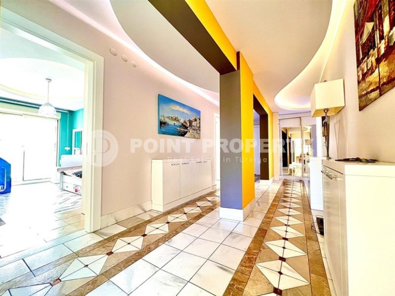 Светлая, просторная квартира 4+1, на площади 240 м2, в центре популярного Средиземноморского курорта - Аланья-id-6556-фото-10