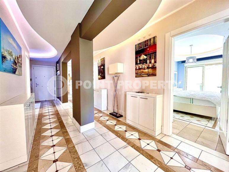 Светлая, просторная квартира 4+1, на площади 240 м2, в центре популярного Средиземноморского курорта - Аланья-id-6556-фото-11