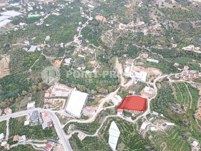 Spacious plot of 4100 m2, with a building permit, in a prestigious area of Alanya - Upper Oba-id-6559-photo-2
