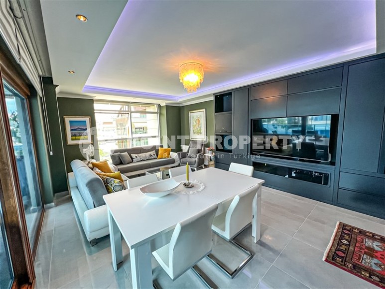 Стильная двухуровневая квартира с дизайнерским ремонтом, на 4-м этаже с мансардой, в 750 метрах от моря-id-6560-фото-2