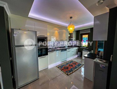 Стильная двухуровневая квартира с дизайнерским ремонтом, на 4-м этаже с мансардой, в 750 метрах от моря-id-6560-фото-3