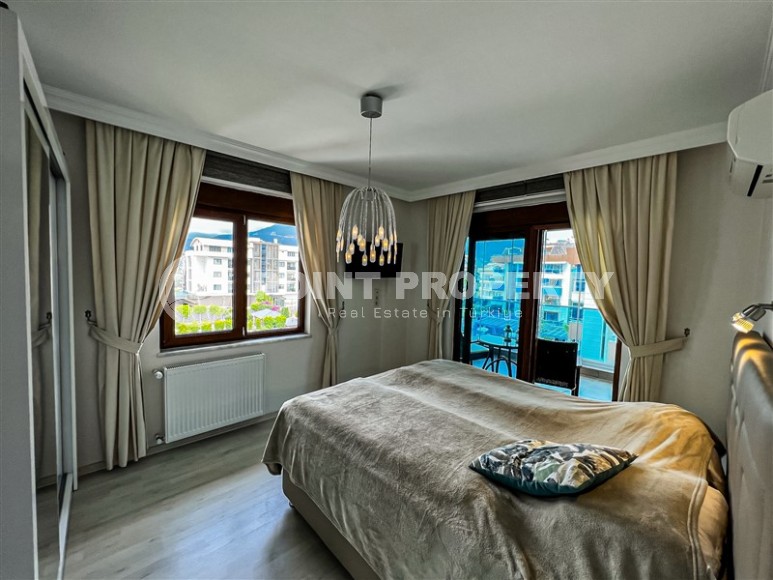 Стильная двухуровневая квартира с дизайнерским ремонтом, на 4-м этаже с мансардой, в 750 метрах от моря-id-6560-фото-4