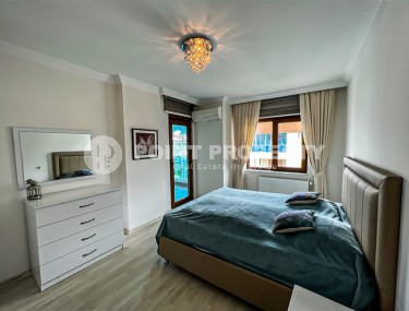 Стильная двухуровневая квартира с дизайнерским ремонтом, на 4-м этаже с мансардой, в 750 метрах от моря-id-6560-фото-5