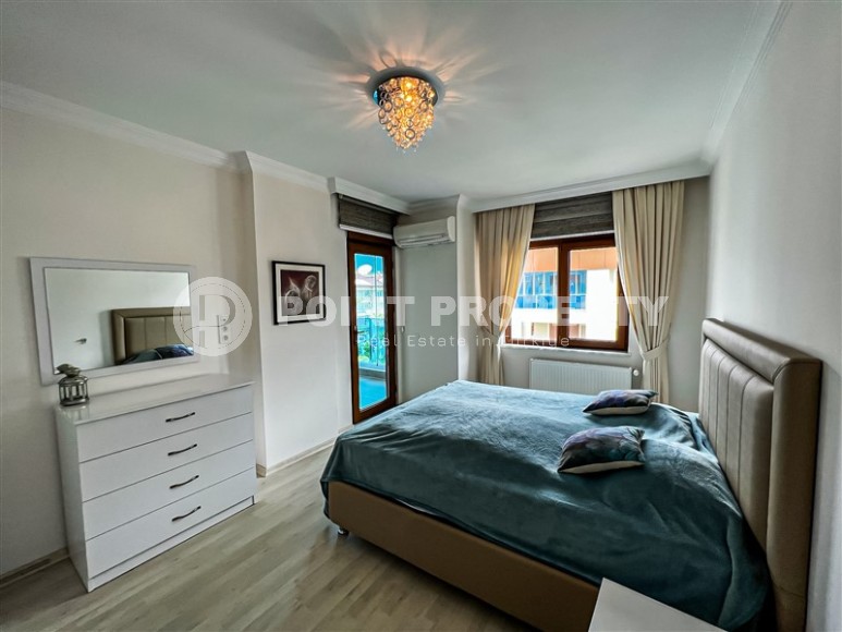 Стильная двухуровневая квартира с дизайнерским ремонтом, на 4-м этаже с мансардой, в 750 метрах от моря-id-6560-фото-5