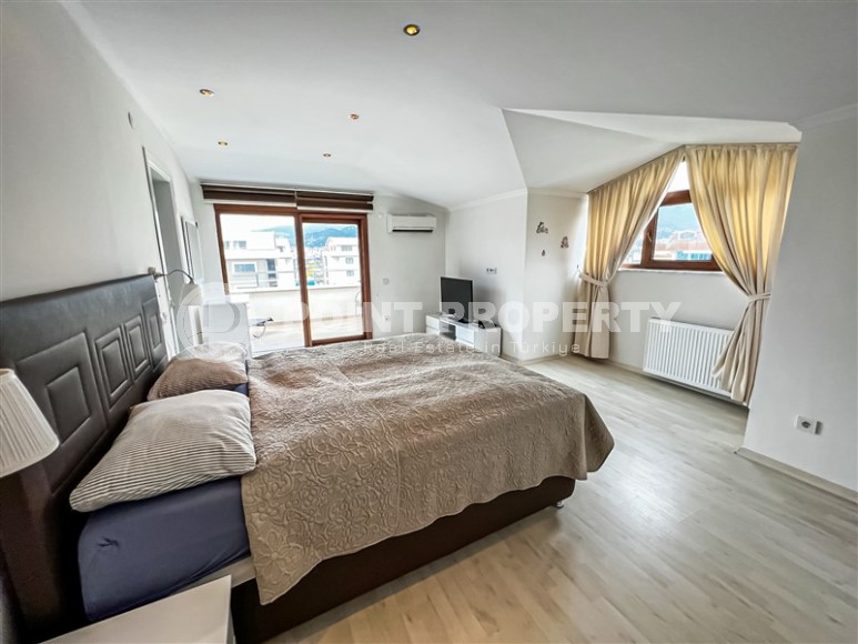 Стильная двухуровневая квартира с дизайнерским ремонтом, на 4-м этаже с мансардой, в 750 метрах от моря-id-6560-фото-7