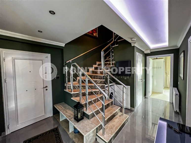 Стильная двухуровневая квартира с дизайнерским ремонтом, на 4-м этаже с мансардой, в 750 метрах от моря-id-6560-фото-8