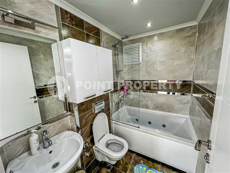 Стильная двухуровневая квартира с дизайнерским ремонтом, на 4-м этаже с мансардой, в 750 метрах от моря-id-6560-фото-10