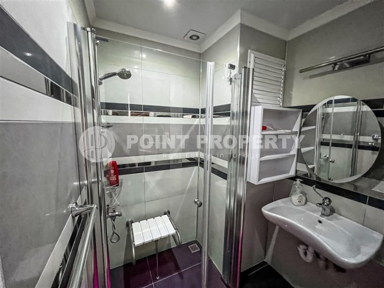 Стильная двухуровневая квартира с дизайнерским ремонтом, на 4-м этаже с мансардой, в 750 метрах от моря-id-6560-фото-12