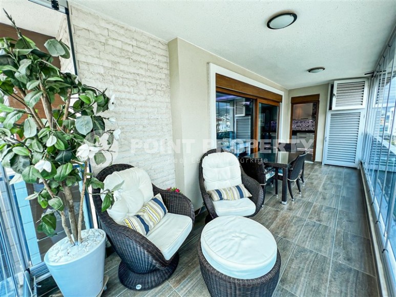 Стильная двухуровневая квартира с дизайнерским ремонтом, на 4-м этаже с мансардой, в 750 метрах от моря-id-6560-фото-13