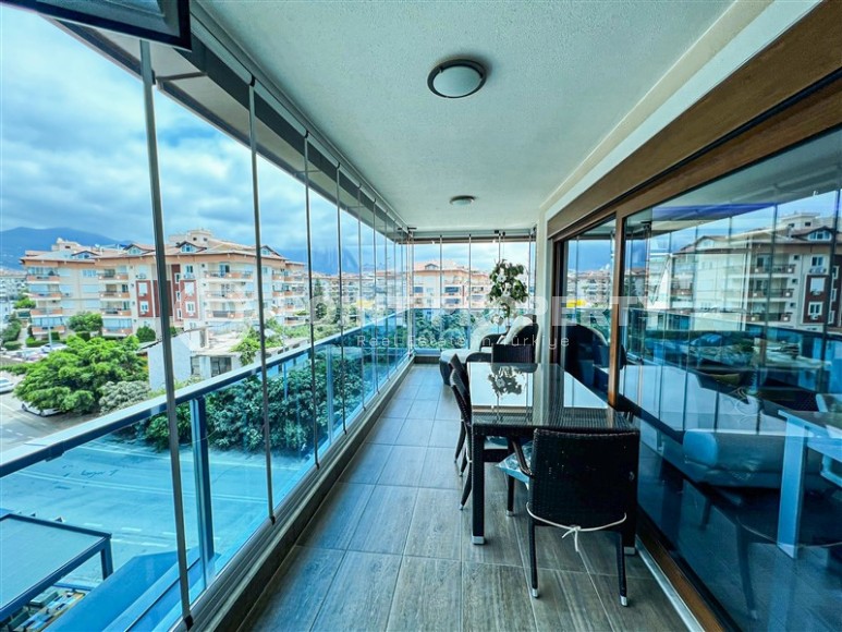 Стильная двухуровневая квартира с дизайнерским ремонтом, на 4-м этаже с мансардой, в 750 метрах от моря-id-6560-фото-15