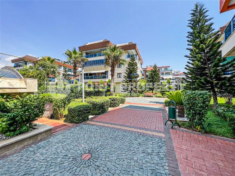 Стильная двухуровневая квартира с дизайнерским ремонтом, на 4-м этаже с мансардой, в 750 метрах от моря-id-6560-фото-26