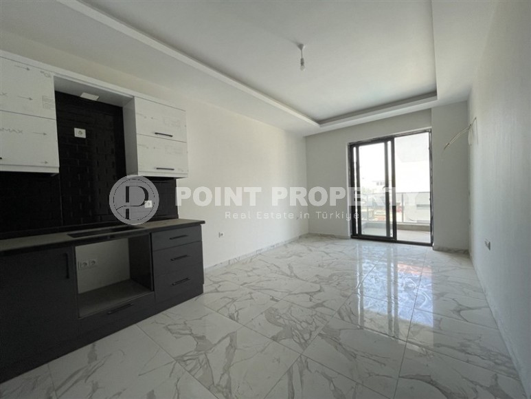 Компактная новая квартира с чистовой отделкой, на 3-м этаже в современном жилом комплексе, в 100 метрах от моря-id-6567-фото-2