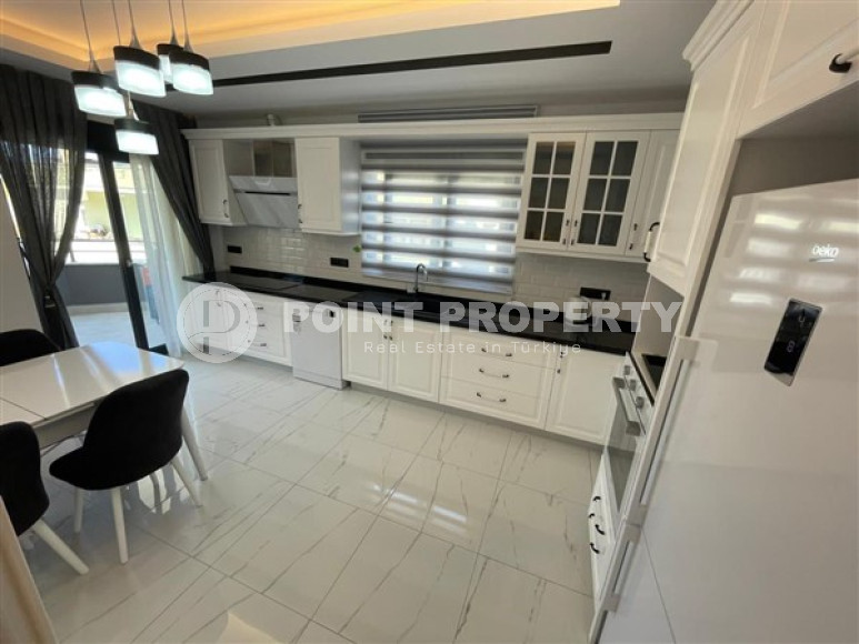 Three bedroom apartment, 151m², with mountain views in the center of Alanya, 800m from the sea-id-1519-photo-3