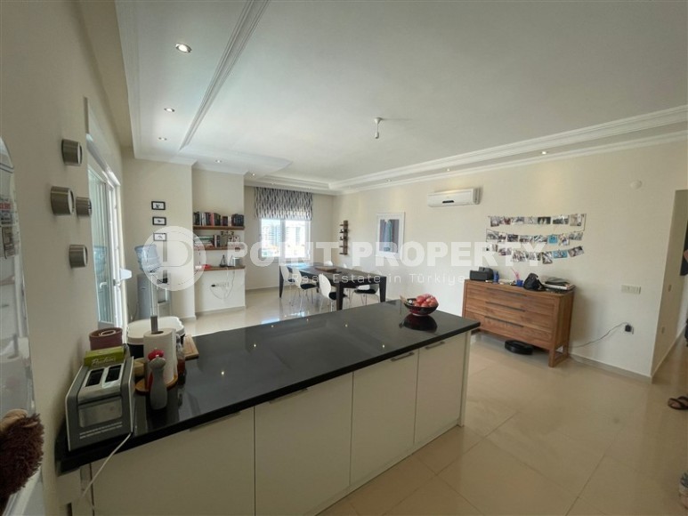 Панорамная квартира с видом на море, на 4-м этаже с мансардой, в центре престижного района Аланьи - Кестель-id-6602-фото-2