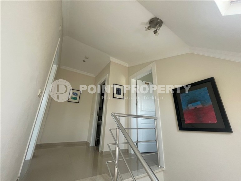 Панорамная квартира с видом на море, на 4-м этаже с мансардой, в центре престижного района Аланьи - Кестель-id-6602-фото-12