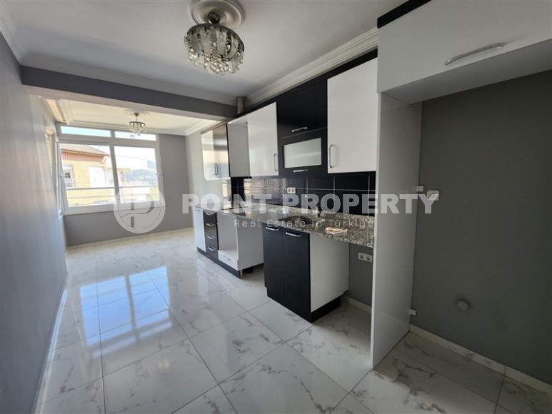 Просторная квартира с большой открытой террасой, на 8-м этаже с мансардой, в 800 метрах от моря-id-6606-фото-3