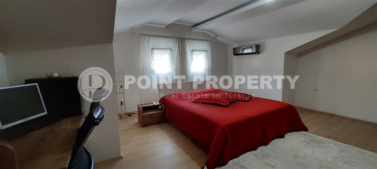 Large two-level apartment on the 5th floor with an attic, 1200 meters from the sea-id-6614-photo-9
