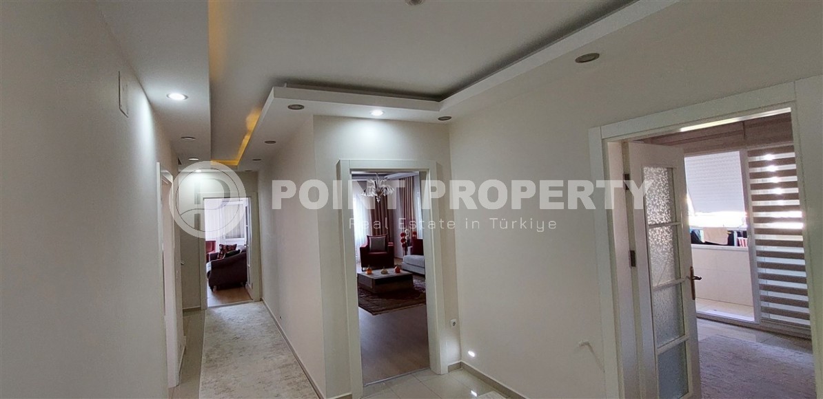 Large two-level apartment on the 5th floor with an attic, 1200 meters from the sea-id-6614-photo-12