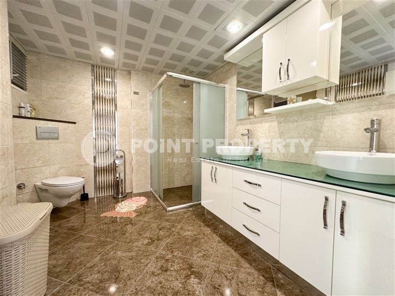 Spacious 3+1 apartment with two glazed balconies, on the 5th floor, in the center of Alanya-id-6627-photo-16