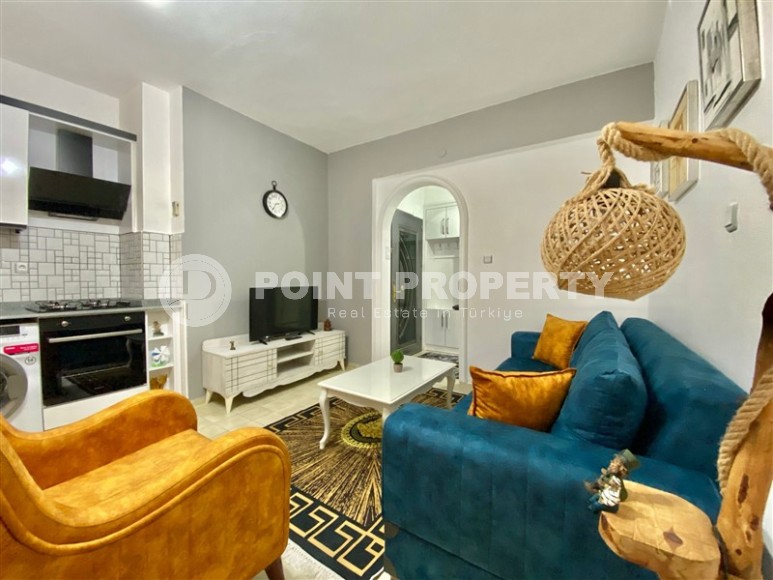 Small apartment with an excellent location 50 meters from the sea, in the center of the popular area of Alanya - Mahmutlar-id-6632-photo-3