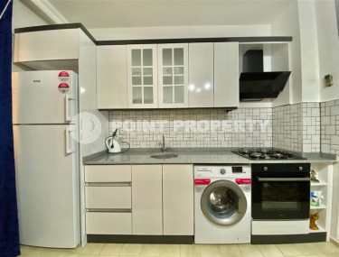 Small apartment with an excellent location 50 meters from the sea, in the center of the popular area of Alanya - Mahmutlar-id-6632-photo-5