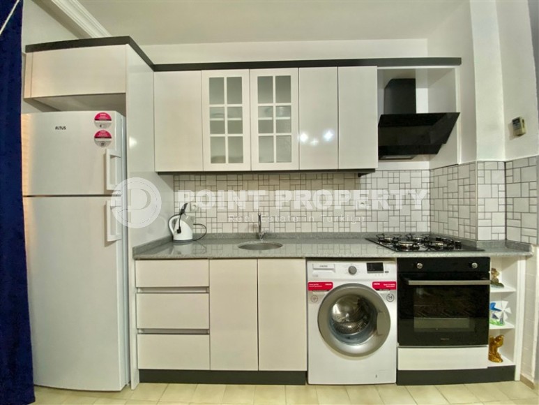 Small apartment with an excellent location 50 meters from the sea, in the center of the popular area of Alanya - Mahmutlar-id-6632-photo-5