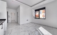 Стильная квартира с качественной чистовой отделкой, в 1300 метрах от моря, в центре Аланьи-id-6651-фото-3