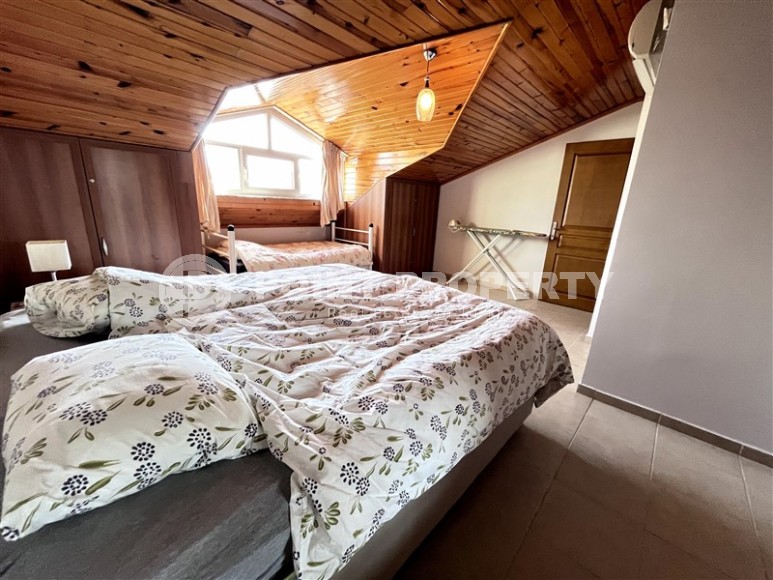 Spacious duplex apartment on the 3rd floor with attic, in a residence with a swimming pool and garden, built in 2015-id-6662-photo-7