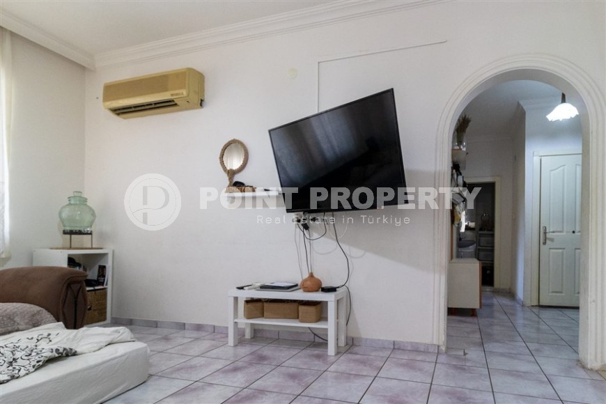 Affordable 2+1 apartment, on an area of 90 m2, in a building built in 1999, in the center of Mahmutlar district-id-6666-photo-2