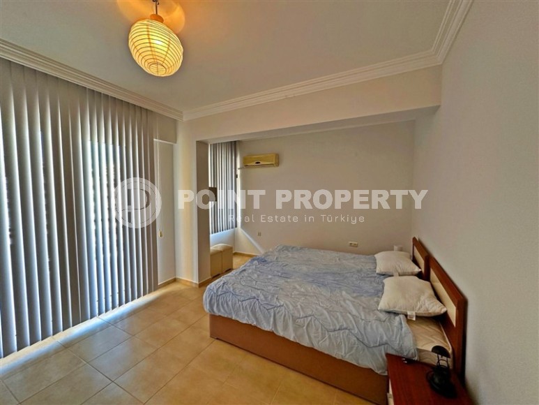 Благоустроенная двухуровневая квартира на 5-м этаже с мансардой, в 250 метрах от моря-id-6675-фото-6