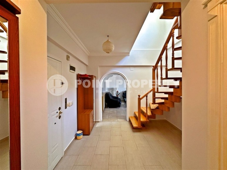 Благоустроенная двухуровневая квартира на 5-м этаже с мансардой, в 250 метрах от моря-id-6675-фото-8