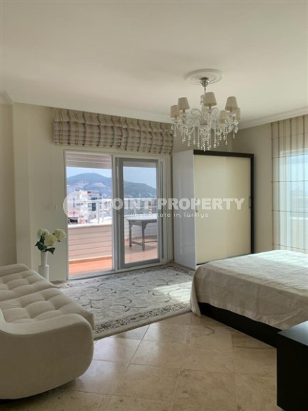 Panoramic duplex apartment overlooking the Taurus Mountains, 600 meters from the sea, in the center of the popular area of Alanya - Mahmutlar-id-6676-photo-4