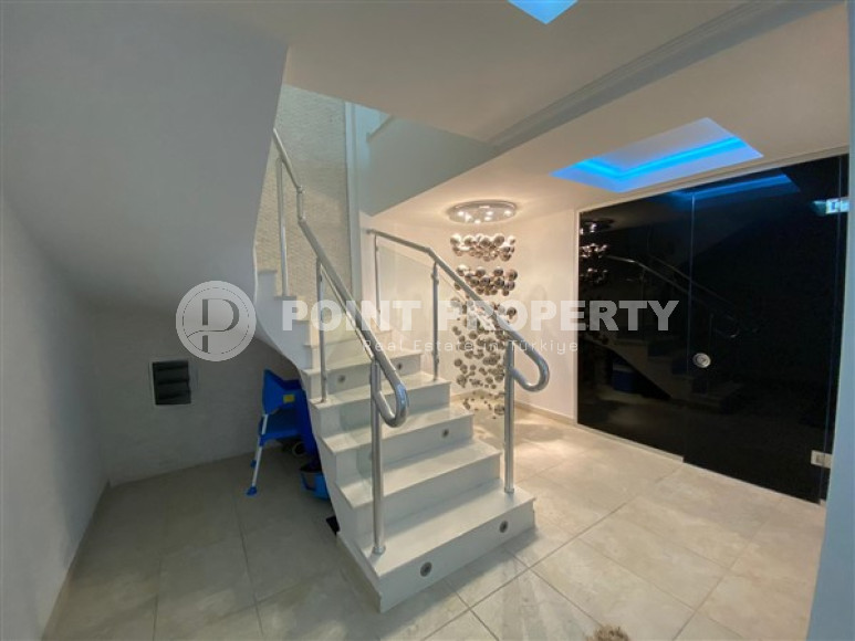 Large five bedroom duplex penthouse, 360m², in a luxury complex in Oba, Alanya-id-1524-photo-2
